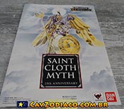 Panfleto promocional pelos 10 anos da linha Cloth Myth da Bandai